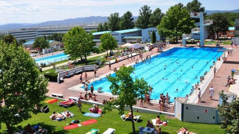 Nude and clothing-optional other place in Vienna, Vienna — photo from Gänsehäufel naturist area's own website