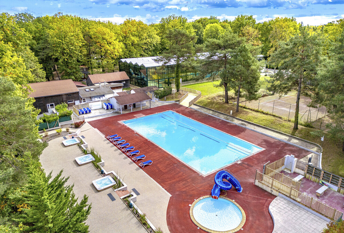 Nude and clothing-optional campground in Saint-Chéron, Île-de-France — photo from Héliomonde's own website